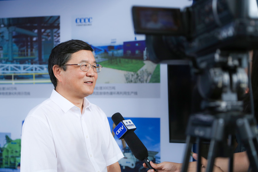 山美股份董事長楊安民接受中國教育電視臺采訪，談建筑垃圾資源化處理