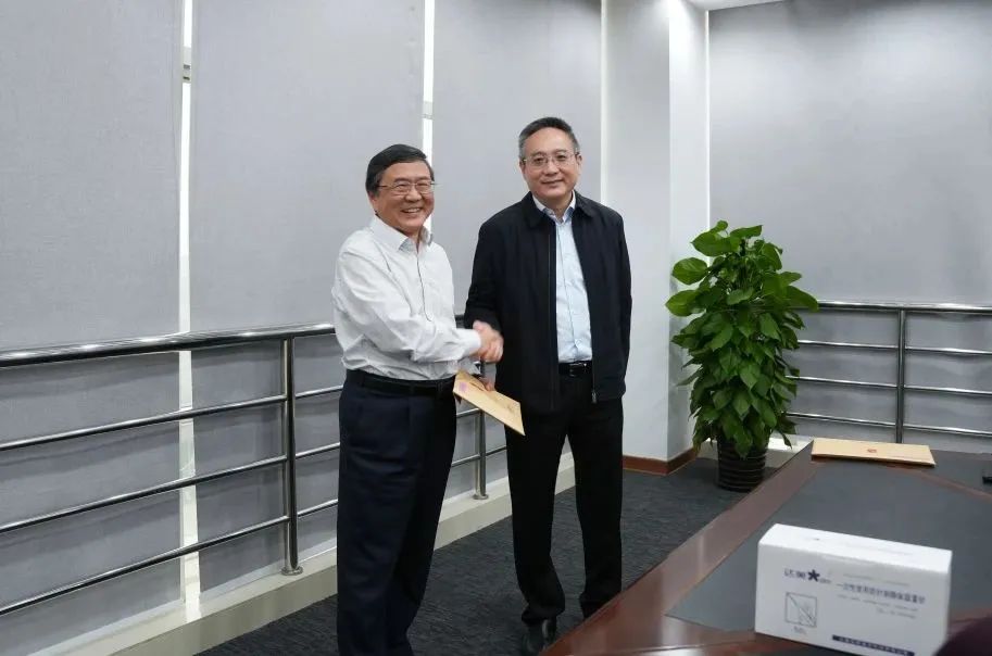 奉賢區(qū)人大常委會(huì)黨組書記、主任張培榮一行蒞臨上海山美股份開展“優(yōu)環(huán)境、穩(wěn)經(jīng)濟(jì)”大走訪大調(diào)研